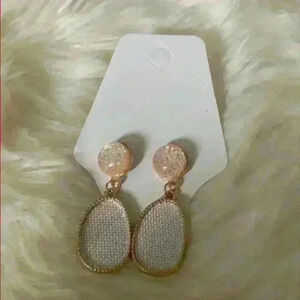 Dangling earrings with glittery stud